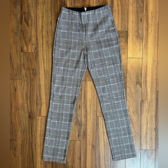 Women’s H&M Dressy Plaid Pant W/ zipper. XS - Picture 2 of 5